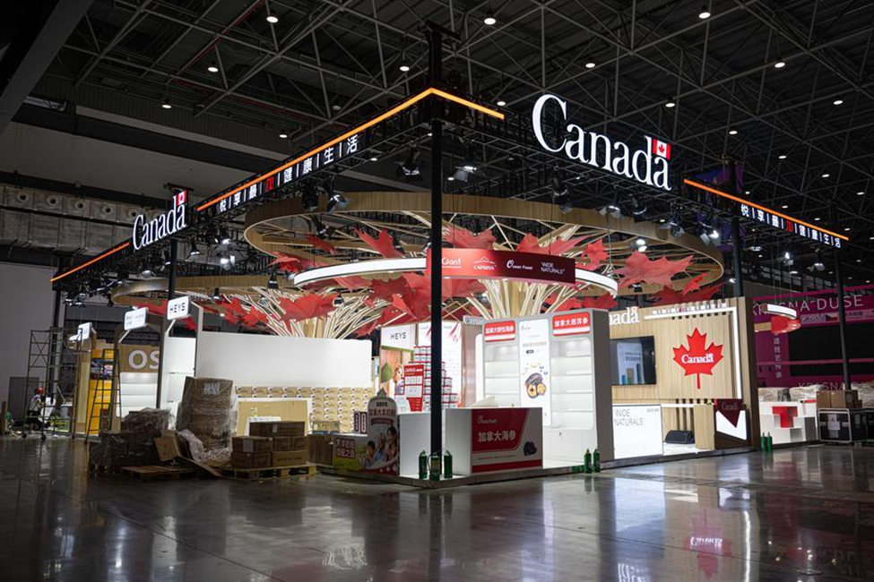 Une vue du pavillon national du Canada, invité d'honneur du sixième CICPE, au Centre international de congrès et d'expositions de Hainan, le lieu principal de Haikou, dans la province chinoise de Hainan (sud), le 10 avril 2026. /Xinhua