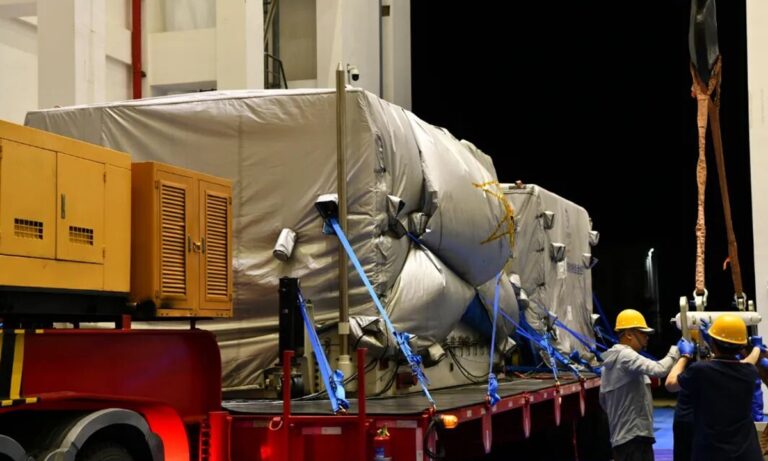 La sonde lunaire chinoise Chang'e-7 arrive sur le site de lancement de Wenchang (CMSA)