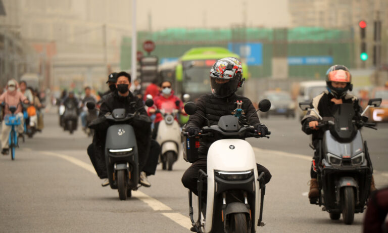 Le cyclone mongol déclenche des tempêtes de poussière généralisées dans le nord de la Chine, s'étendant jusqu'au bassin du Sichuan