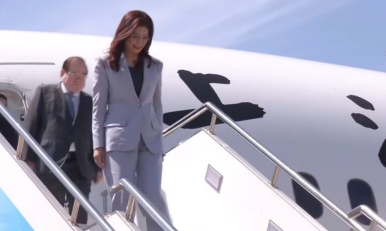 Le président du KMT, Cheng, arrive à Shanghai, donnant le coup d'envoi de la visite de la délégation du KMT sur le continent ; Les médias taïwanais suivent de près