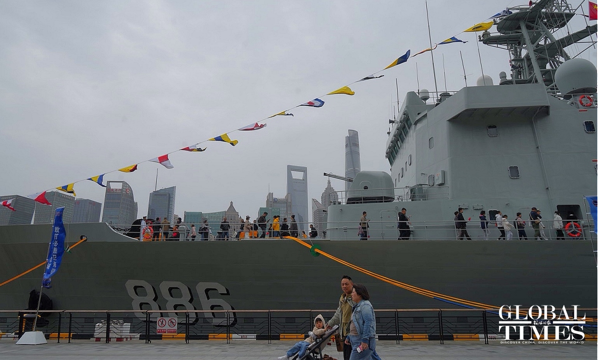 « Sentez-vous profondément satisfaits et fiers » : les habitants de Shanghai participent aux événements de lancement de navires marquant le 77e anniversaire de la marine de l'APL