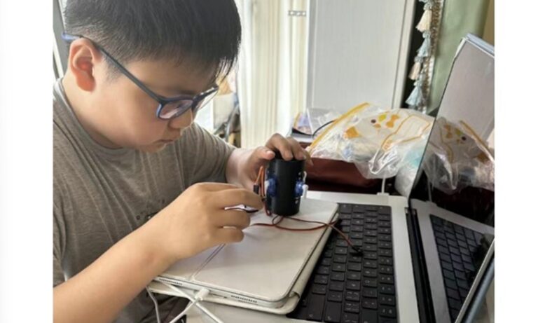 Un étudiant chinois de 14 ans progresse dans la fabrication artisanale d'un moteur d'avion après un auto-apprentissage du calcul