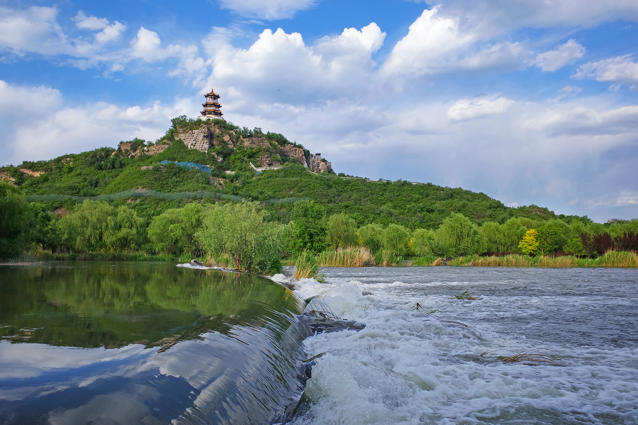 Une vue sur la rivière Yongding, Pékin, Chine. /VCG