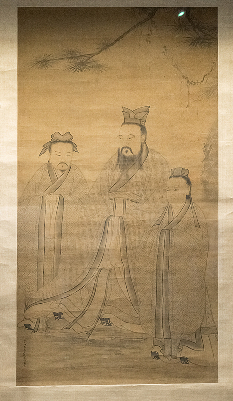 Portrait des Trois Sages, tableau de la dynastie Ming (1368-1644) appartenant à la collection du Musée Confucius. Confucius est représenté au centre. /VCG