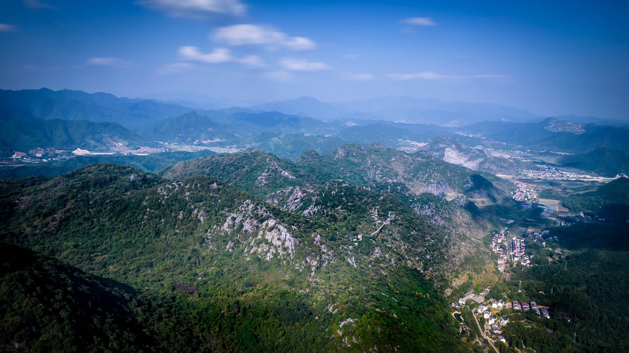 Une vue de la forêt de pierre de Changshan, dans la province du Zhejiang (est de la Chine). /VCG