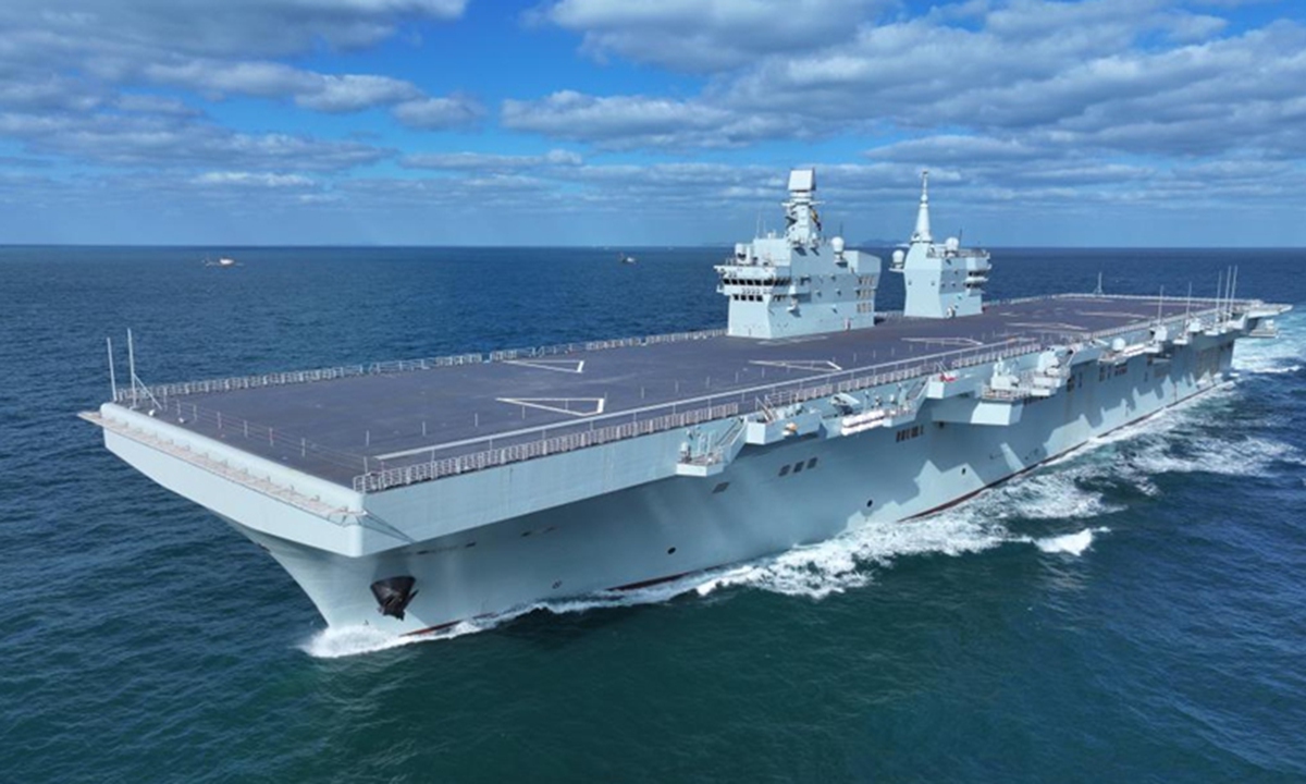 Le navire d'assaut amphibie de type 076 devient le premier porte-drones au monde capable de catapulter après que le premier drone furtif de reconnaissance armé embarqué de Chine ait terminé son décollage et son atterrissage.