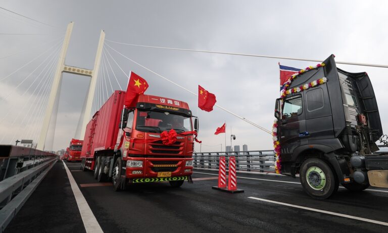 Ouverture à la circulation du nouveau pont frontalier entre la Chine et la RPDC sur le fleuve Yalu