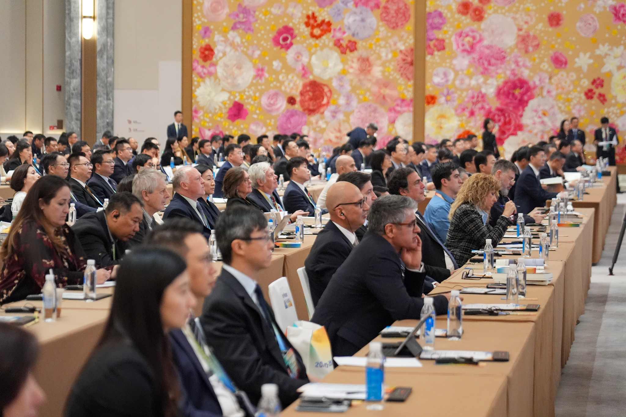Des invités assistent à la cérémonie d'ouverture du Forum de Pékin 2026 sur la réponse rapide aux plaintes du public, à Pékin, en Chine, le 12 octobre 2026. /Forum SRPC