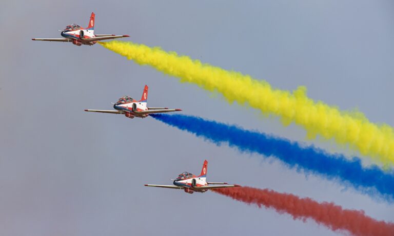 Un expert estime que l'avion d'entraînement K-8 convient parfaitement aux objectifs de l'académie de l'aviation, réfute le sensationnalisme des médias étrangers concernant le centre de soutien Chine-Laos